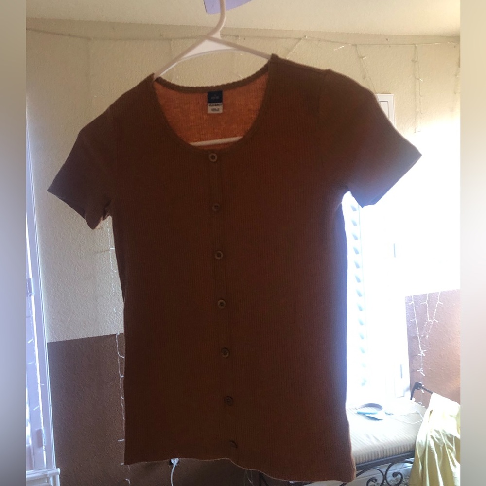 Brownish yellow/mustard yellow tight tee
